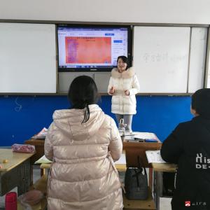 蔡河镇黄土中心小学：学习雷锋好榜样  争做新时代好少年