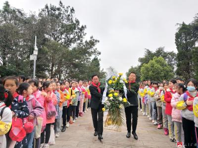 市第二实验小学开展“学党史 颂党恩 祭英烈 促传承”活动