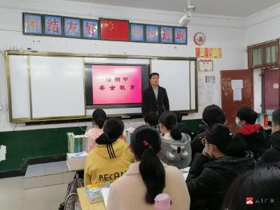 杨寨镇中心中学开展清明节安全教育活动