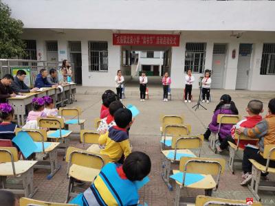 关庙镇龙泉小学举办读书节展示活动