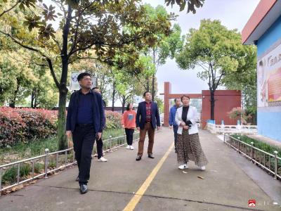 太平镇领导到各校园检查工作