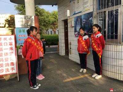 骆店镇中心小学：小小文明监督岗 文明之花开校园