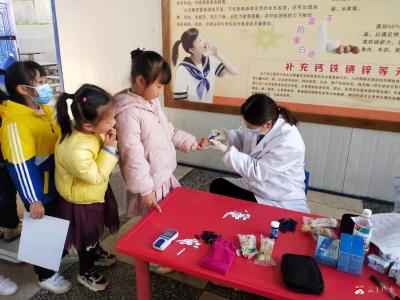 武胜关镇中心幼儿园组织健康体检