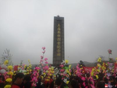 吴店镇中心小学举行清明节祭扫烈士活动