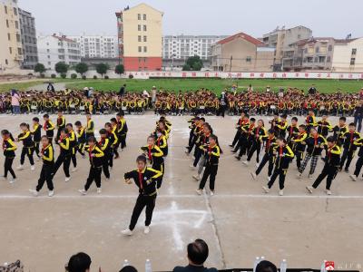 长岭镇港昌小学举行校园集体舞比赛