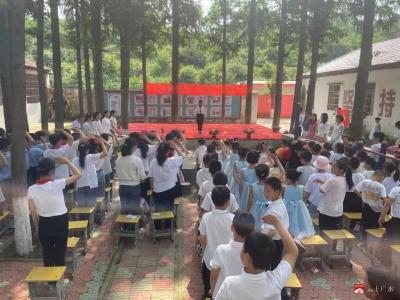 武胜关镇孝子中心小学举行庆建党100周年 “向经典致敬，向孝心学习”主题教育活动 