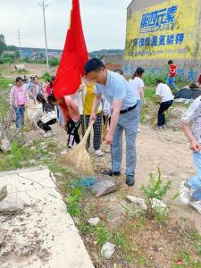 武胜关镇南新中心小学开展“学党史，为民办实事”活动