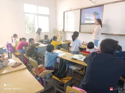 蔡河镇黄土中心小学积极开展教研活动