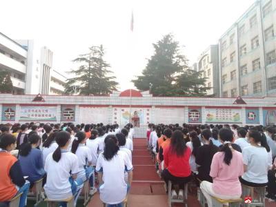 马坪镇中心中学举办女生教育讲座
