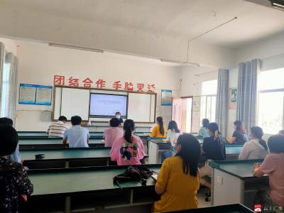 城郊北斗中心小学开展疫情防控培训会