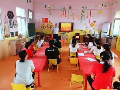 关庙镇中心幼儿园举行消防知识专题讲座