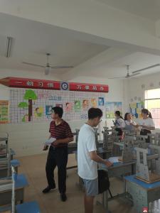 李店镇中心小学进行校园安全检查