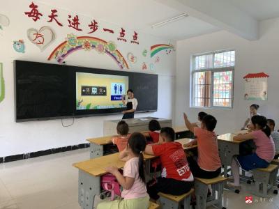 市特殊教育学校开展校本教材推广活动