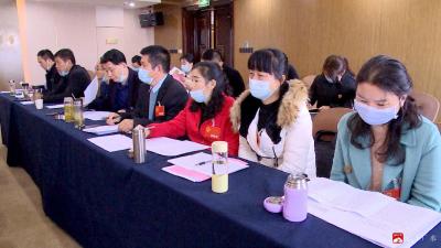 【聚焦两会】出席市九届人大一次会议的代表讨论审议常委会等报告