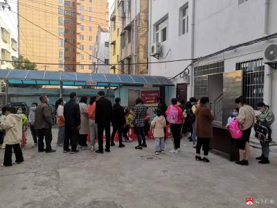 武胜关镇杨家河教学点组织学生接种新冠疫苗