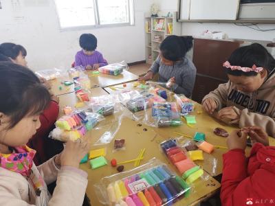 巧手捏童趣--蔡河镇黄土中心小学开展特色手工制作活动