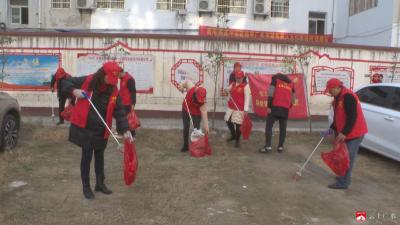 应办前河社区组织下沉党员干部、志愿者开展卫生大扫除活动