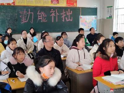 市教研室到长岭镇中心中学开展教学视导
