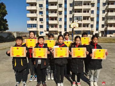 蔡河镇中心小学举行“增效减负  高效教育”阶段性总结表彰