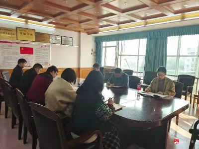 广办青年先锋队开展集中学习研讨：“学两会提站位，强本领争首强”