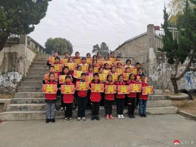 余店镇中心小学召开期中考试总结表彰大会 