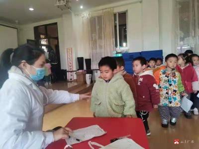 广水市铁路幼儿园开展幼儿体检活动