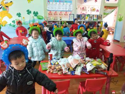 十里中心幼儿园：美食齐分享 快乐迎新年