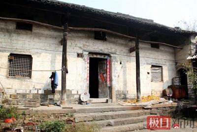后花园只许文化人进，神龛供奉9斤2两棉裤，400年柯家寨上演“土俗野古洋”
