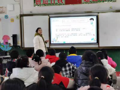 长岭镇中心小学：推门听课促成长  关注常态求质量