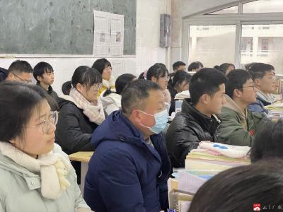 市教育局相关负责同志到广水一中检查开学工作