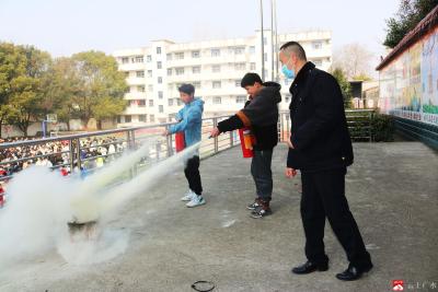 广水书生学校举行消防安全知识培训及消防演练