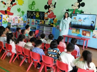 十里中心幼儿园开展消防安全教育活动
