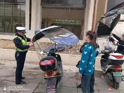 广水：集结100名警力开展“两车清伞”整治行动