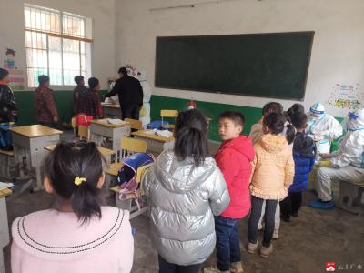 关庙镇龙泉小学：常态防控不松懈，核酸抽检主动测