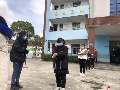 蔡河镇小河中心小学：疫情防控不放松 应急演练显真功