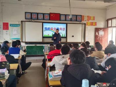杨寨镇中心中学积极开展隐患化纠纷排查
