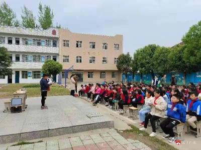关庙镇天子小学举行读书节成果展示活动