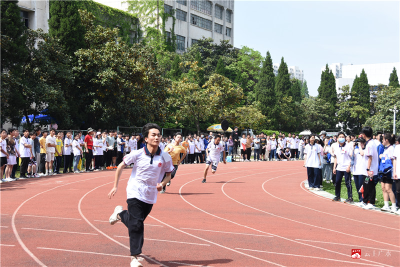 市实验高中春季运动会：师生同参与 情谊更浓郁