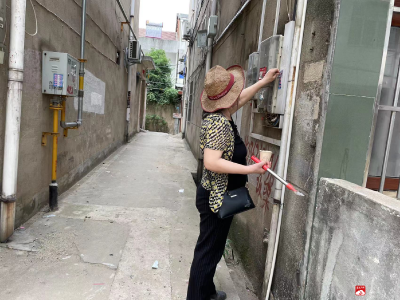 【新时代文明实践】应山街道文明实践所：南关社区清缴反宣品 助力社区和谐稳定