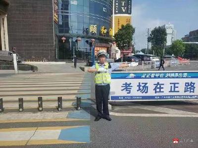 杨辅珍:“川藏”汽车兵的交警情怀