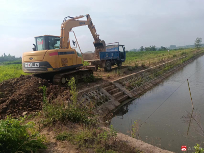 爱心乡贤情系家乡，反哺照亮乡村振兴路