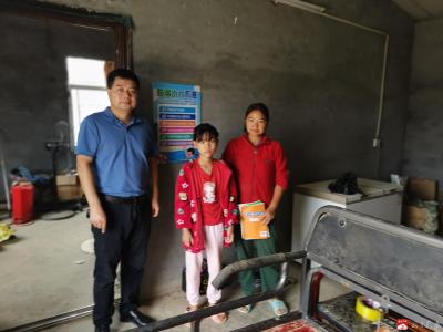 关庙镇龙泉小学召开“小故事微心愿 十元钱千分爱”活动交流会