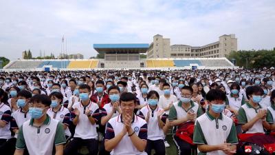 【阅·广水】央视主持人赵紫凝到广水一中开展励志演讲