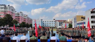 广办武元中学举行七年级新生军训汇报展演活动