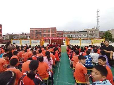 交警“送安全”   广水鸿飞双语学校17年未发生一起涉生交通事故