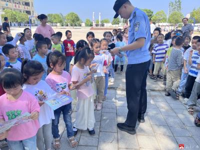 长岭镇平林中心小学开展消防安全疏散演练活动