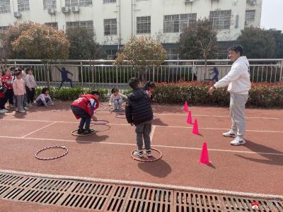 展体育课堂风采，助学生健康成长  ——城郊应台小学的体育课