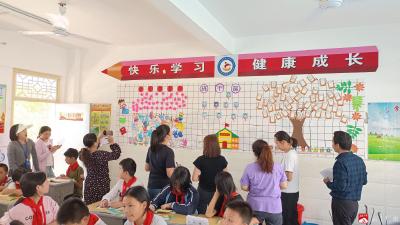 李店镇中心小学组织举行班级文化评比活动