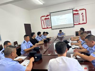 骆店派出所召开骆店片区村辅警半年工作总结会议