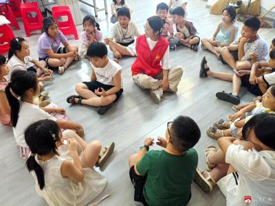 余店镇爱心托管班：二十余名娃的教室乐园 小空间里的大温暖